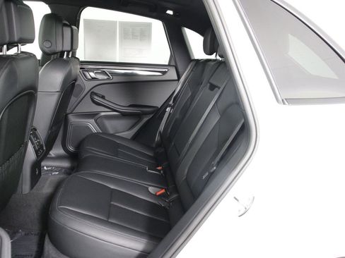 Certified 2026 Porsche Macan image 33
