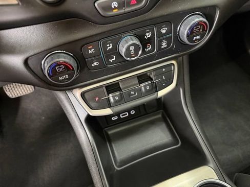 Used 2024 GMC Terrain Denali w/ Black Diamond Edition AWD/4WD image 24