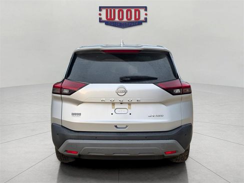 Used 2023 Nissan Rogue SV image 3