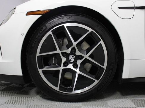 Used 2025 Porsche Taycan image 28