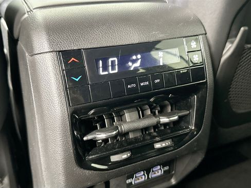 Used 2023 Jeep Grand Cherokee L Laredo image 24