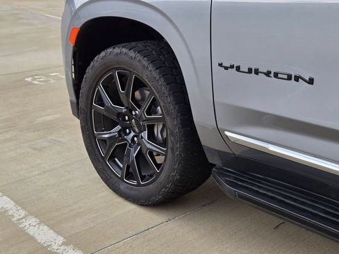 Used 2023 GMC Yukon SLT w/ SLT Premium Package RWD image 18
