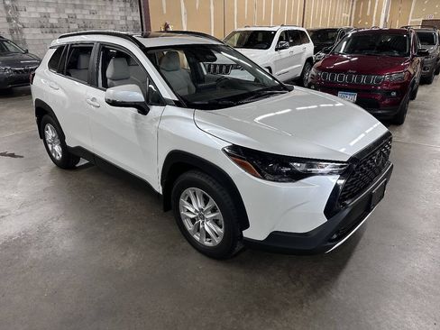 Used 2023 Toyota Corolla Cross LE w/ Moonroof Package AWD/4WD image 2