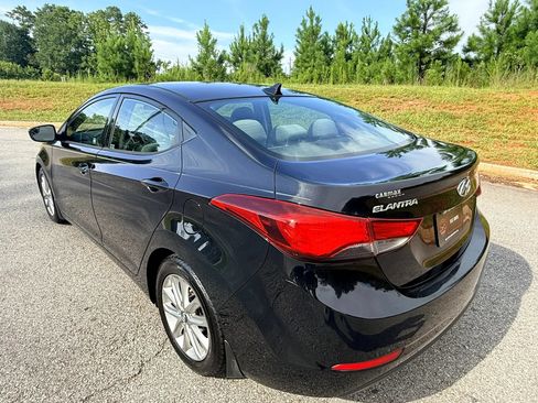 Used 2015 Hyundai Elantra SE w/ Option Group 02 FWD image 8
