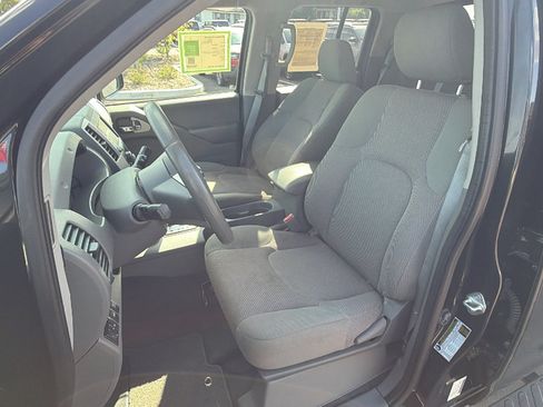 Used 2021 Nissan Frontier SV w/ Midnight Edition Floor Mats AWD/4WD image 12