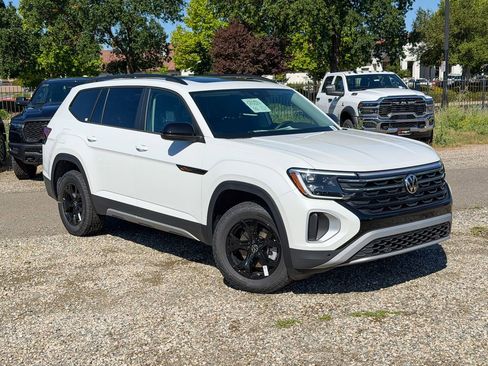 New 2026 Volkswagen Atlas Peak Edition AWD/4WD image 3