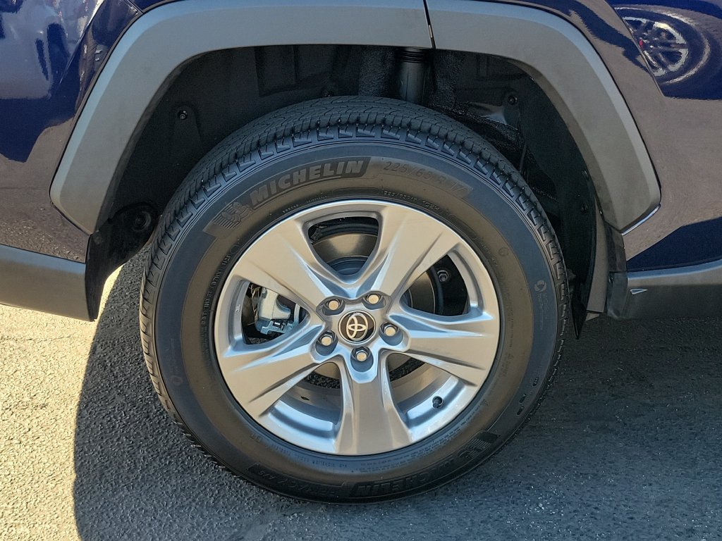 Used 2025 Toyota RAV4 XLE AWD/4WD image 7