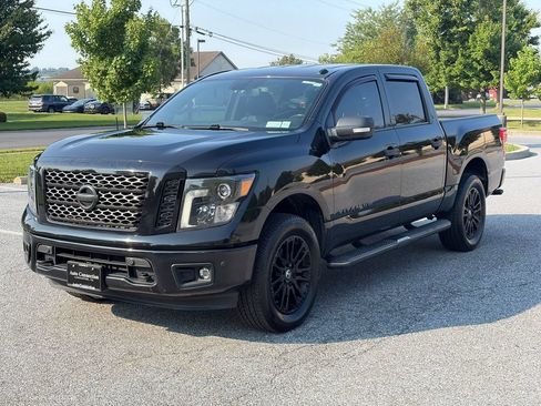 Used 2019 Nissan Titan SL w/ Midnight Edition AWD/4WD image 3
