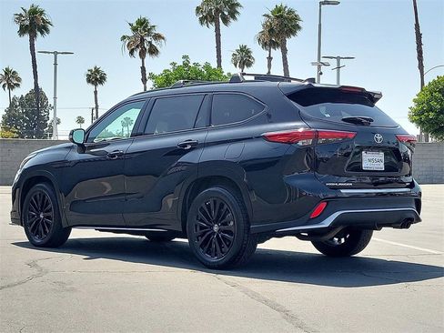 Used 2023 Toyota Highlander XSE image 2