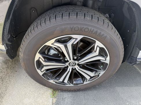 Used 2025 Toyota RAV4 XSE w/ Premium Package image 7