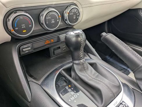 Used 2021 MAZDA MX-5 Miata RF Grand Touring RWD image 15