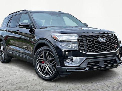 Certified 2025 Ford Explorer ST image 12