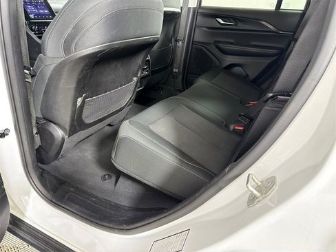 Used 2023 Jeep Grand Cherokee Laredo image 20