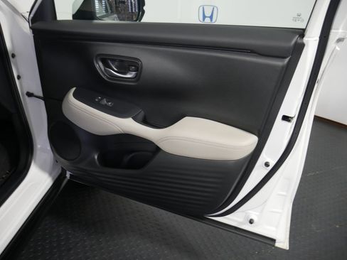 Used 2025 Honda HR-V EX-L image 5