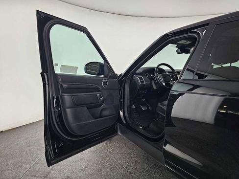 Used 2024 Land Rover Discovery Metropolitan Edition image 20