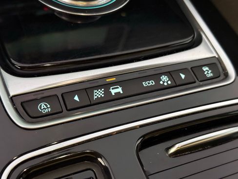 Used 2020 Jaguar F-PACE Premium image 28