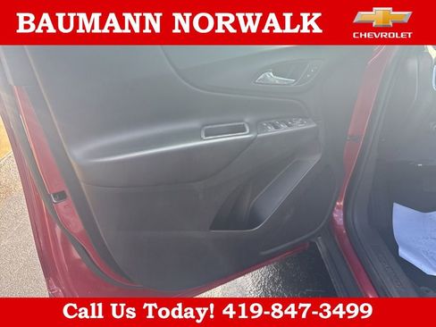Used 2018 Chevrolet Equinox LT FWD image 16