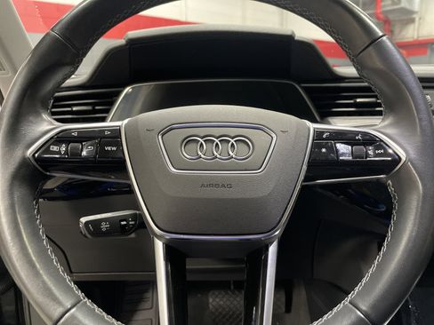 Used 2022 Audi e-tron Premium Plus w/ Premium Plus Package image 18