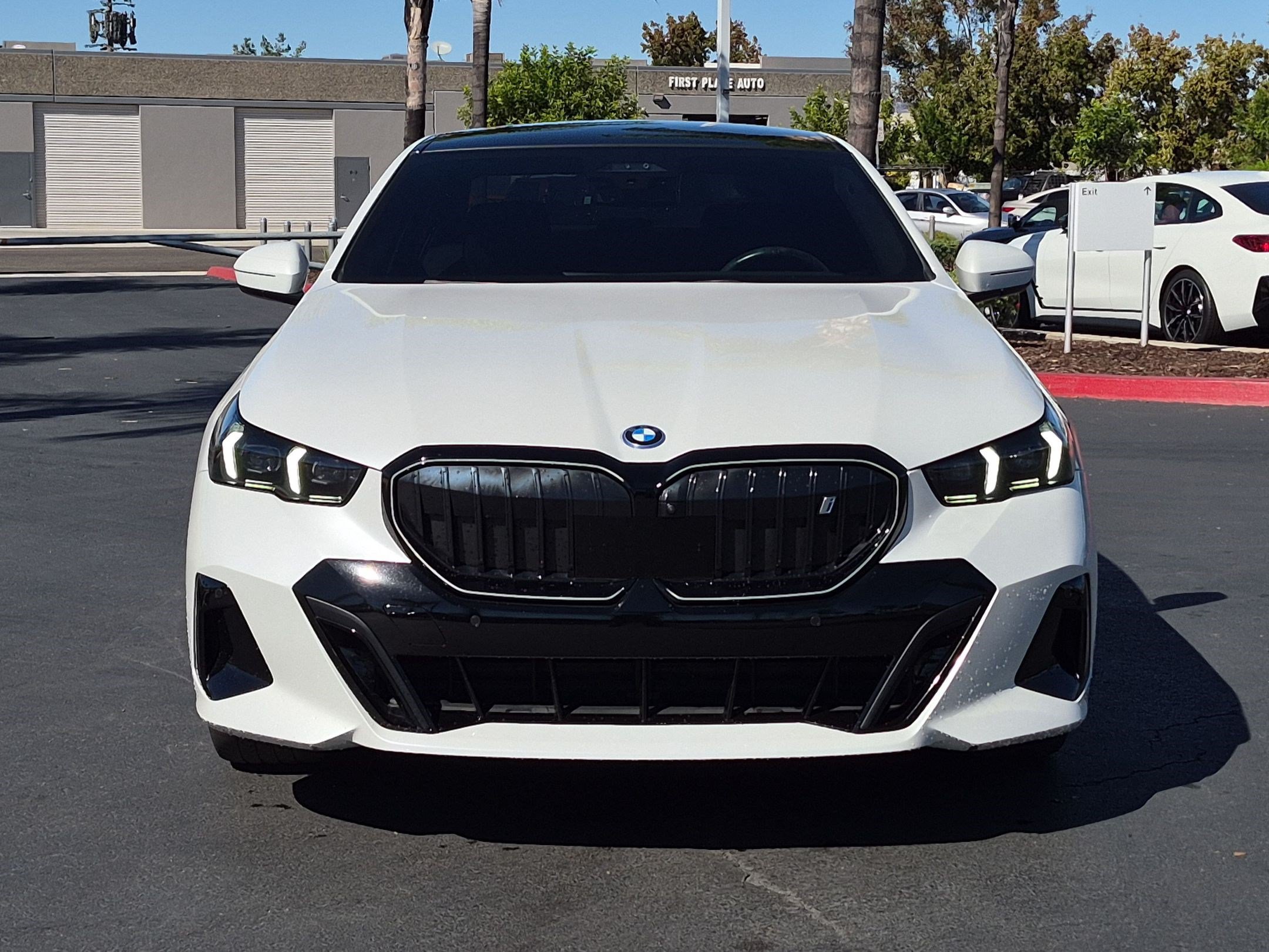 Used 2024 BMW i5 eDrive40i w/ Executive Package RWD image 3