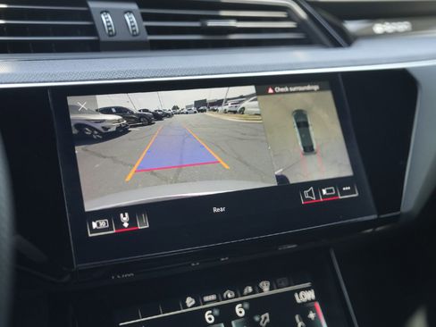 Certified 2023 Audi e-tron S Prestige image 16