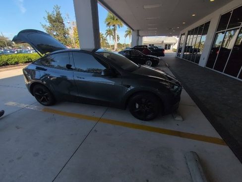 Used 2022 Tesla Model Y Long Range image 2