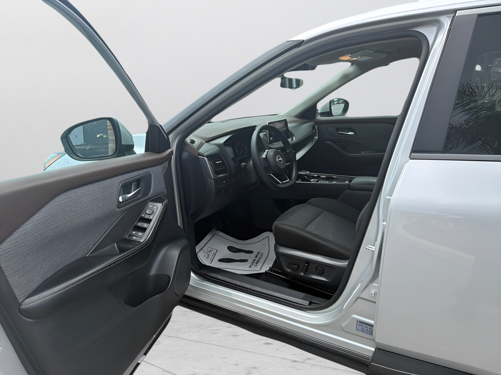 Used 2023 Nissan Rogue SV FWD image 14
