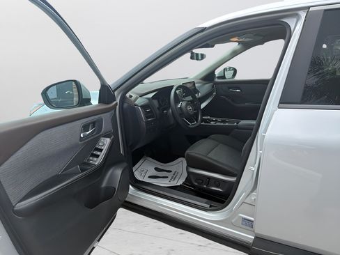 Used 2023 Nissan Rogue SV FWD image 14