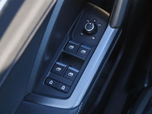 New 2025 Audi Q3 2.0T Premium image 36