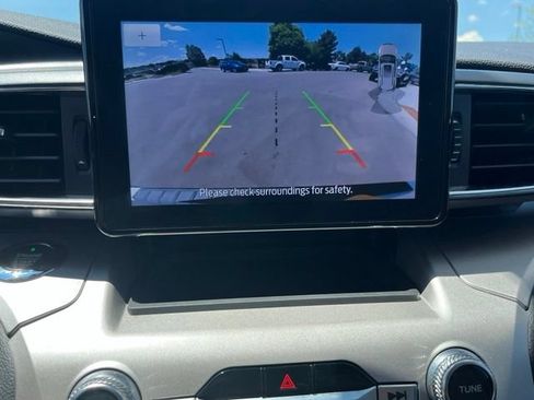 Used 2020 Ford Explorer XLT w/ Equipment Group 202A AWD/4WD image 34
