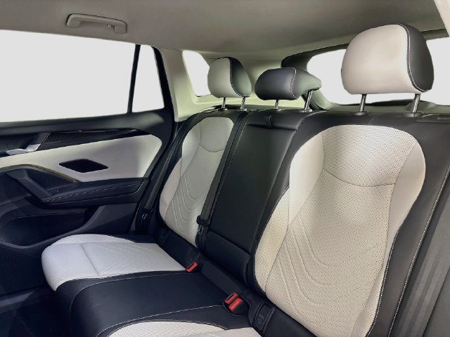 Certified 2025 Volkswagen Tiguan SE FWD image 23