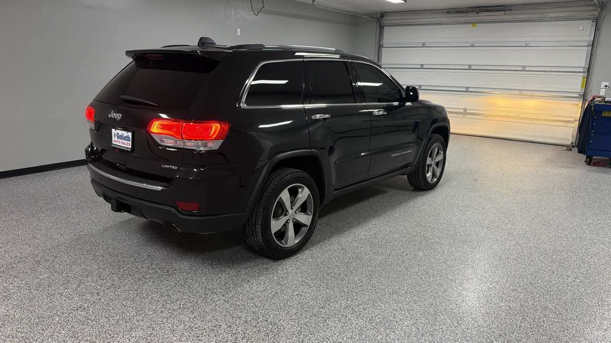 Used 2016 Jeep Grand Cherokee Limited w/ Trailer Tow Group IV AWD/4WD image 3