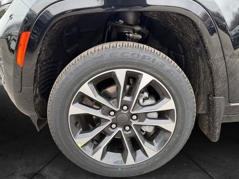 New 2025 Jeep Grand Cherokee Overland w/ Luxury Tech Group IV AWD/4WD image 14