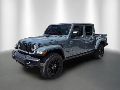Used 2024 Jeep Gladiator Sport AWD/4WD image 2