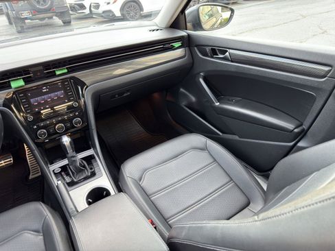 Used 2020 Volkswagen Passat 2.0T R-Line FWD image 31