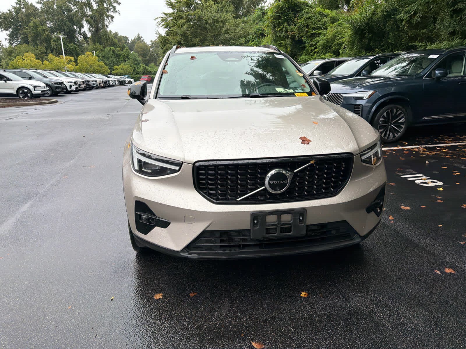Used 2024 Volvo XC40 B5 Plus w/ Climate Package AWD/4WD image 3