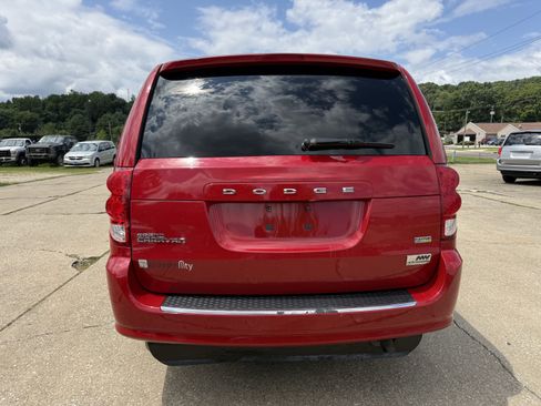 Used 2012 Dodge Grand Caravan SXT FWD image 9