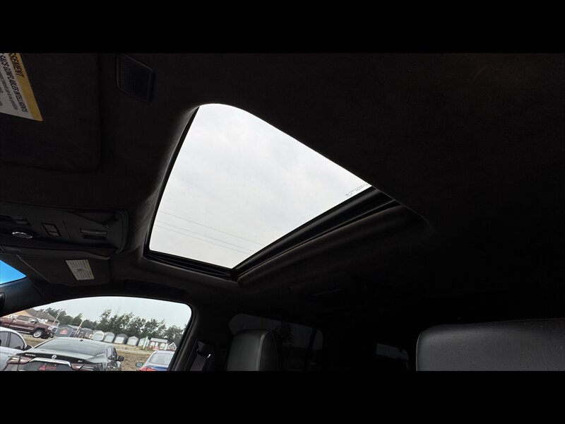 Used 2017 Cadillac Escalade Platinum AWD/4WD image 26