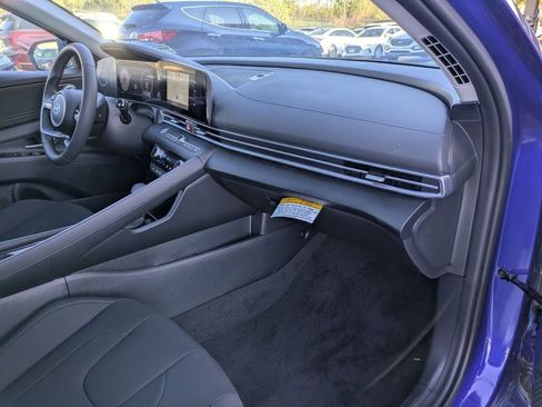 New 2025 Hyundai Elantra SEL image 30