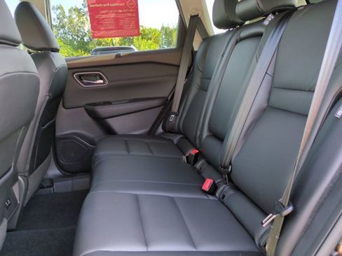 Used 2021 Nissan Rogue SV w/ Premium Package image 14