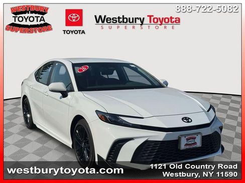 Used 2026 Toyota Camry SE w/ Convenience Package FWD image 1