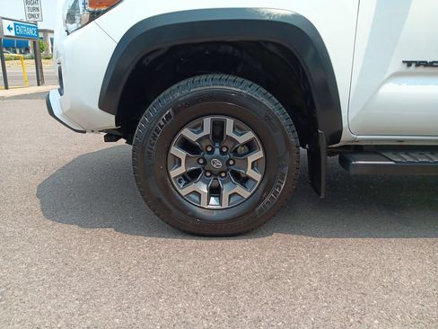 Used 2023 Toyota Tacoma TRD Off-Road w/ TRD Premium Off Road Package AWD/4WD image 27