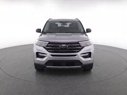 Used 2022 Ford Explorer XLT w/ Equipment Group 202A RWD image 2