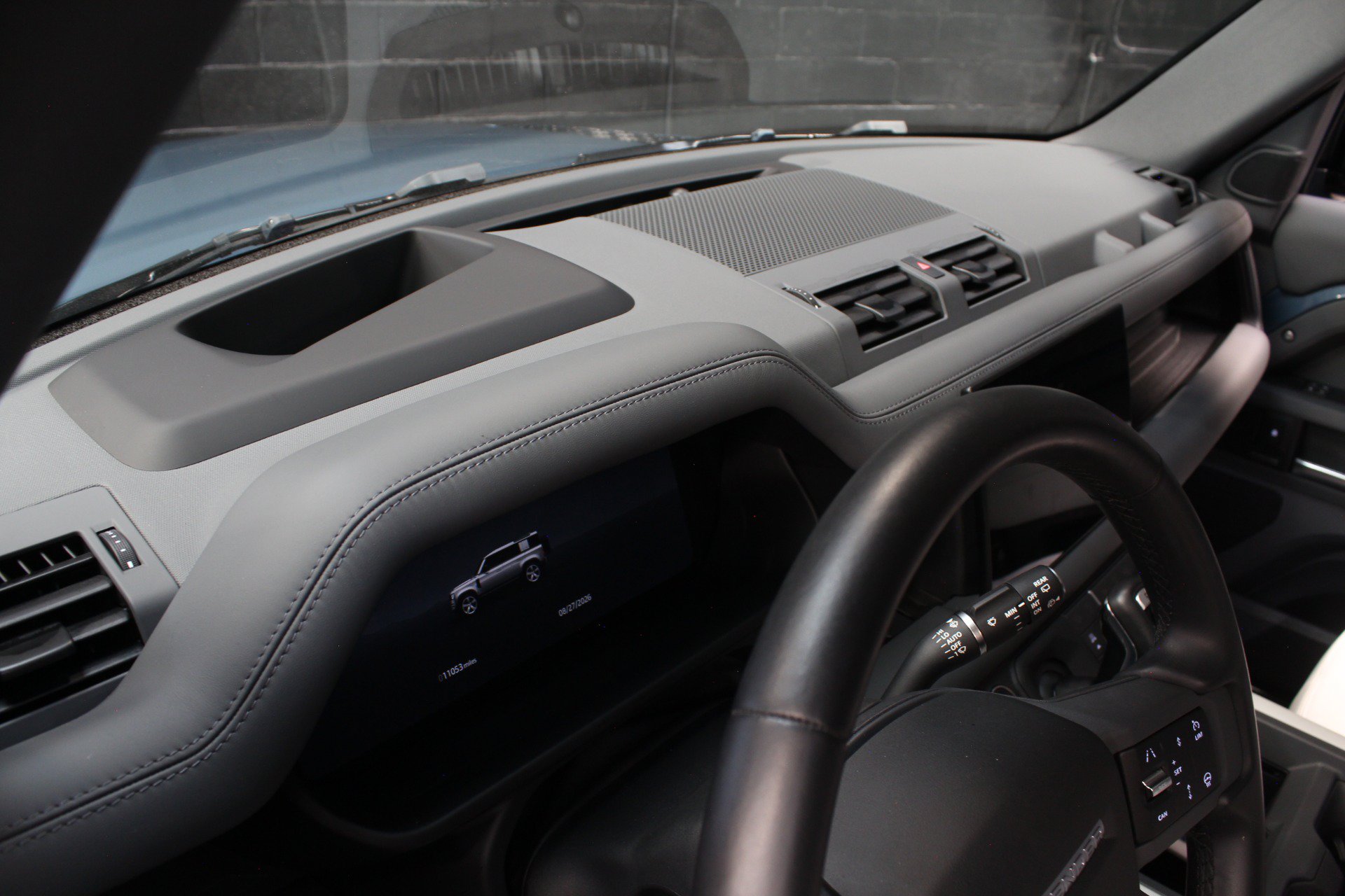 Used 2025 Land Rover Defender 110 X-Dynamic SE AWD/4WD image 56