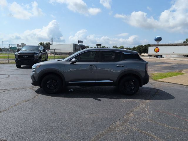 Used 2025 Nissan Kicks SV FWD image 4