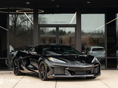 Used 2023 Chevrolet Corvette Z06 image 1