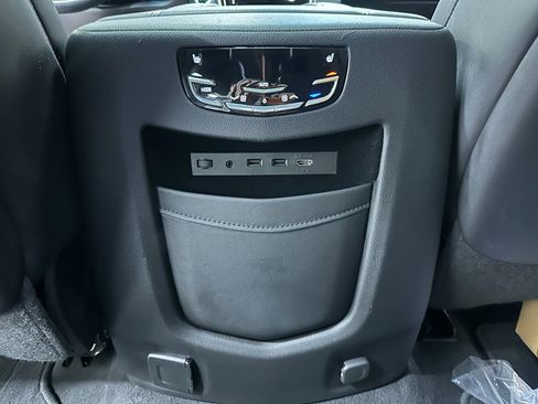 Used 2020 Cadillac Escalade Luxury image 40