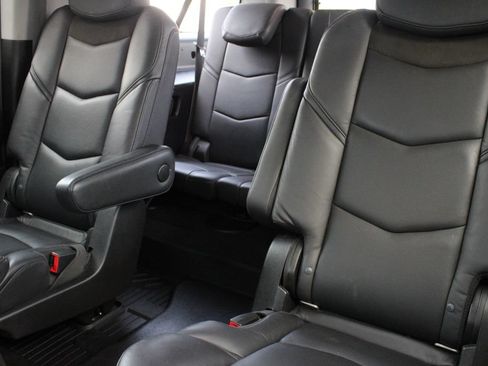 Used 2020 Cadillac Escalade ESV Premium Luxury AWD/4WD image 22
