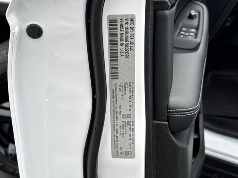 New 2025 Jeep Grand Cherokee Laredo image 29