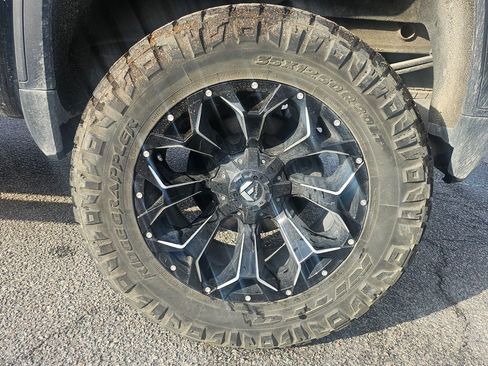 Used 2022 GMC Sierra 1500 AT4 w/ AT4 Preferred Package AWD/4WD image 12