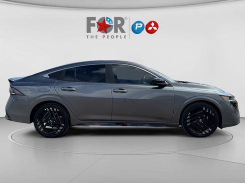 Used 2026 Nissan Sentra SR w/ Floor Mat Package FWD image 6
